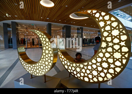 Beyrouth, Liban. 5 mai, 2019. Décorations pour le prochain mois de Ramadan sont vu à Beyrouth, Liban, le 5 mai 2019. Credit : Bilal Jawich/Xinhua/Alamy Live News Banque D'Images