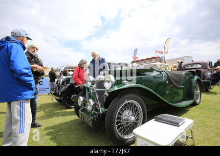 Eastbourne, Royaume-Uni. 5e mai 2019. Uk weather.amateurs de voitures affluent pour un ciel nuageux Eastbourne aujourd'hui. Avec plus de 900 véhicules attendus, le magnifique motors événement se déroule pendant 2 jours sur le week-end férié et est l'un des plus grands événements de ce type sur la côte sud. Credit:Ed Brown/Alamy Live News. Banque D'Images