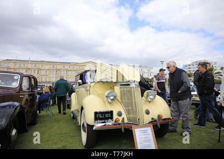 Eastbourne, Royaume-Uni. 5e mai 2019. Uk weather.amateurs de voitures affluent pour un ciel nuageux Eastbourne aujourd'hui. Avec plus de 900 véhicules attendus, le magnifique motors événement se déroule pendant 2 jours sur le week-end férié et est l'un des plus grands événements de ce type sur la côte sud. Credit:Ed Brown/Alamy Live News. Banque D'Images