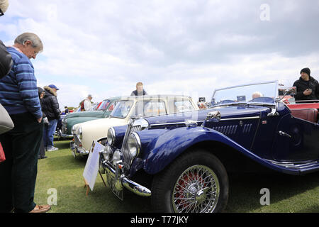 Eastbourne, Royaume-Uni. 5e mai 2019. Uk weather.amateurs de voitures affluent pour un ciel nuageux Eastbourne aujourd'hui. Avec plus de 900 véhicules attendus, le magnifique motors événement se déroule pendant 2 jours sur le week-end férié et est l'un des plus grands événements de ce type sur la côte sud. Credit:Ed Brown/Alamy Live News. Banque D'Images