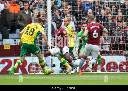 Birmingham, UK. Le 05 mai, 2019. Marco Stiepermann de Norwich City dispose d'un tir au but lors de l'EFL Sky Bet Championship match entre Aston Villa et Manchester City à Villa Park, Birmingham, Angleterre le 5 mai 2019. Usage éditorial uniquement, licence requise pour un usage commercial. Aucune utilisation de pari, de jeux ou d'un seul club/ligue/dvd publications. Credit : UK Sports Photos Ltd/Alamy Live News Banque D'Images