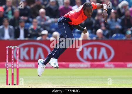 Cardiff, Wales, UK. 5e mai 2019. Jofra Archer de l'Angleterre au cours de l'Angleterre bowling v Pakistan, Vitalité T20 match à Sophia Gardens. Credit : Mitchell GunnESPA-Crédit Images : Cal Sport Media/Alamy Live News Banque D'Images