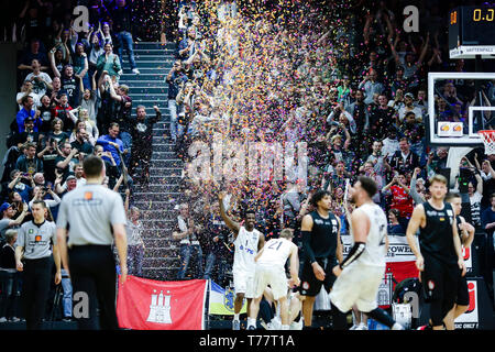Hambourg, Allemagne. 04 mai, 2019. Basket-ball : 2e Bundesliga Pro A, tours de Hambourg - Nürnberger BC, ronde de championnat, finale, deuxième les jambes. Les fans de l'Hambourg Tours bravo pour le championnat. Crédit : Frank Molter/dpa/Alamy Live News Banque D'Images