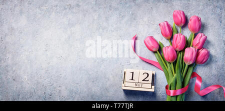 Fête des mères - Calendrier avec bouquet de tulipes Banque D'Images