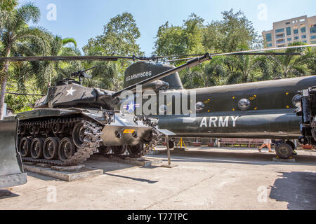 Les véhicules de l'Armée américaine au Musée de la guerre, Ho Chi Minh City, Vietnam Banque D'Images