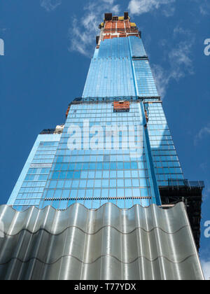 New York City - 25 Février 2019 : Central Park Tower en construction dans la ville de New York. Le bâtiment s'élève 1 550 pieds (472 m) sur le toit. Banque D'Images