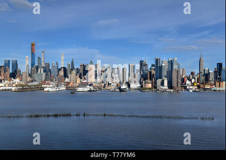 New York City - 21 Avril 2019 : vue panoramique sur les toits de la ville de New York de Hamilton Park, Weehawken, New Jersey. Banque D'Images