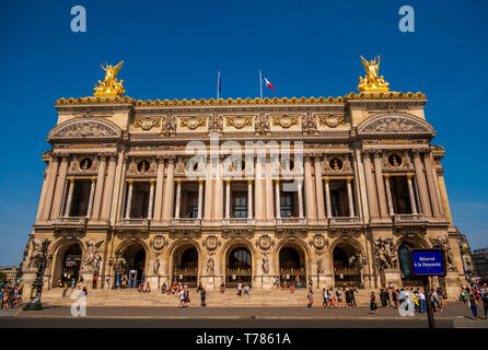 Paris, France, août 19,2018 : Palais ou l'Opéra Garnier et l'Académie Nationale de Musique de Paris, France. C'est un opéra de 1979 places, qui a été buil Banque D'Images