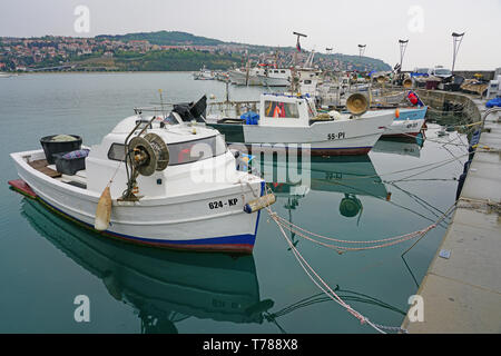 KOPER, SLOVÉNIE -12 avr 2019- Vue sur les bateaux dans la Marina de Koper Koper (Pristanisce) dans la mer Adriatique à Koper (Capodistria), Slovénie. Banque D'Images