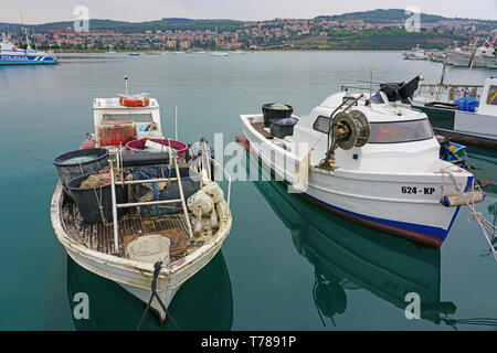 KOPER, SLOVÉNIE -12 avr 2019- Vue sur les bateaux dans la Marina de Koper Koper (Pristanisce) dans la mer Adriatique à Koper (Capodistria), Slovénie. Banque D'Images