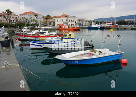 KOPER, SLOVÉNIE -12 avr 2019- Vue sur les bateaux dans la Marina de Koper Koper (Pristanisce) dans la mer Adriatique à Koper (Capodistria), Slovénie. Banque D'Images