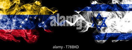 Le Venezuela contre l'Israël, les Israéliens smoky mystic drapeaux placés côte à côte. La fumée épaisse et soyeuse de couleur drapeaux du Venezuela et d'Israël, d'Israël. Banque D'Images