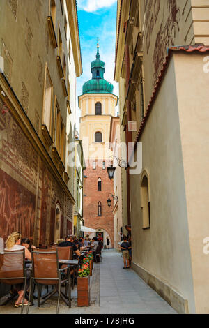 Varsovie, Pologne - le 29 juin 2018. Ruelle de la vieille ville de Varsovie, Pologne. Banque D'Images