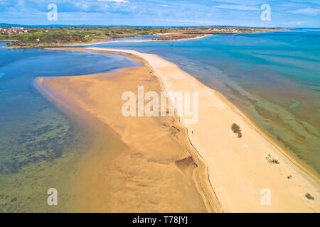 La ville de Nin adriatique plage de sable vue aérienne de la région de Croatie, Dalmatie Banque D'Images