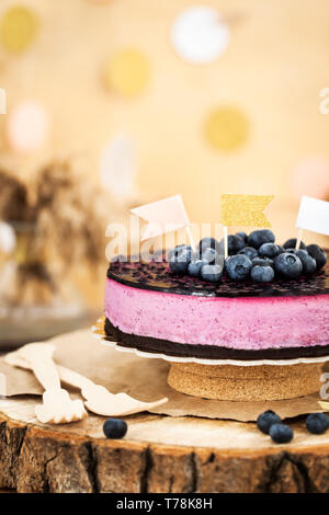 Délicieux gâteau aux bleuets maison décorée avec jelly Banque D'Images
