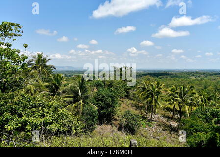 La ville de Santiago, Isabela, Philippines skyline de et autour de Dariok hill au jour, sommet de la colline Banque D'Images