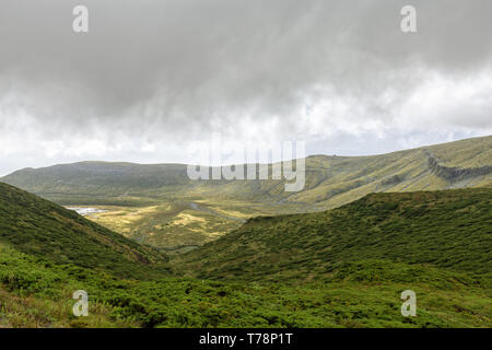 Vue sur Caldeira de Flores, le Portugal. Banque D'Images