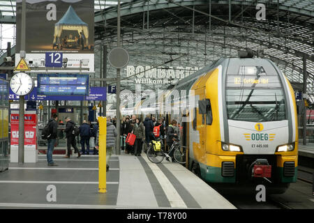 ODEG (chemins de fer allemands de l'Est) et 445 trains régionaux à l'Hauptbahnhof, Berlin, Allemagne. Banque D'Images