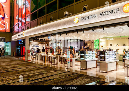 Avenue de la mode, des boutiques de l'aéroport de Changi, à Singapour, en Asie du sud-est Banque D'Images