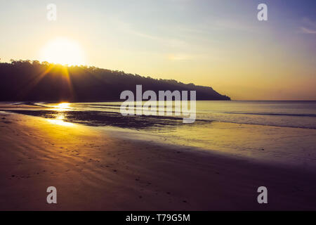 Coucher du soleil à Radhanagar beach de Havelock Island, îles Andaman et Nicobar Banque D'Images