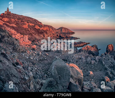 Plage de rochers paysage pendant heure d'or à Kullaberg en Suède. Banque D'Images