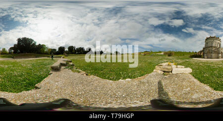 Vue panoramique à 360° de Panorama de 360 degrés du Mausolée de Théodoric à Ravenne, Italie