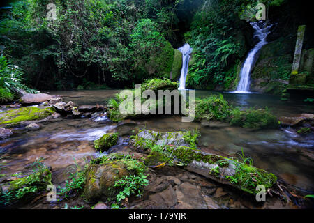 Dans Taquaruvira cascade Cachoeira Iporanga, Brésil Banque D'Images