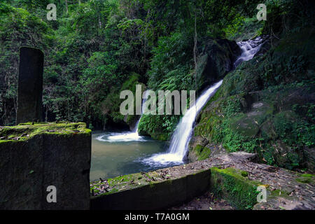 Dans Taquaruvira cascade Cachoeira Iporanga, Brésil Banque D'Images