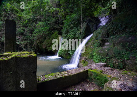 Dans Taquaruvira cascade Cachoeira Iporanga, Brésil Banque D'Images