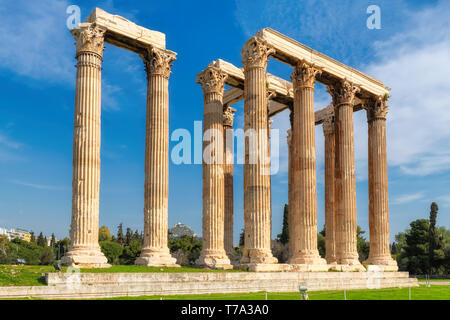 Colonnes de l'ancien temple de Zeus Olympien , Athènes, Grèce Banque D'Images