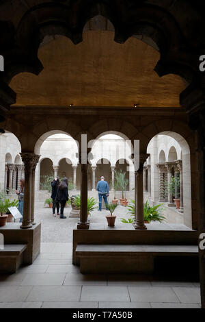 L'intérieur du cloître de Saint-Guilhem rencontré Cloisters museum.Metropolitan Museum of Art de New York City Manhattan..USA Banque D'Images