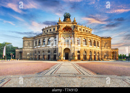 L'opéra Semperoper à Dresde building at night Banque D'Images