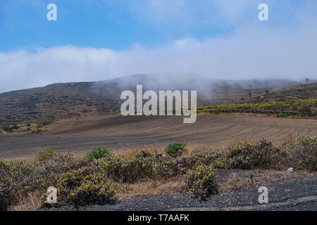 Paysage volcanique de Haria, Lanzarote, nuages sur les roches volcaniques Banque D'Images