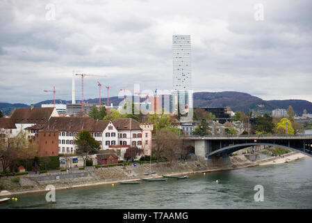 Mittlere Bridge et toits de Bâle, Suisse Banque D'Images