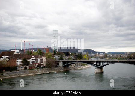Mittlere Bridge et toits de Bâle, Suisse Banque D'Images