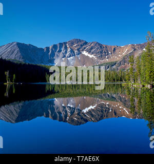 Lac de l'île ci-dessous mount Evans dans la gamme d'anaconda, près de Georgetown, Montana Banque D'Images