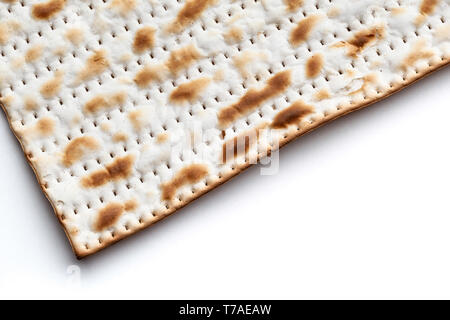 Matzo sur fond blanc Banque D'Images