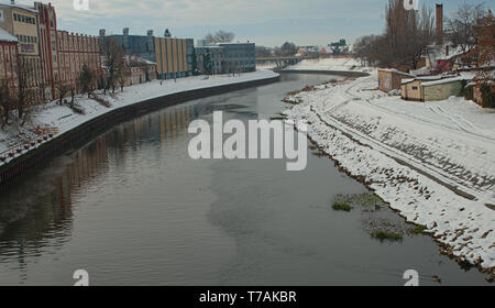 Vue sur rivière Begej à Zrenjanin, Serbie en hiver Banque D'Images