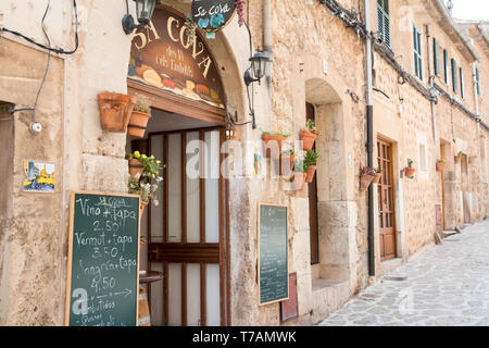 VALLDEMOSSA, ESPAGNE - juin 2016 l'extérieur de Sa Cova supérette à Valldemossa sur juin 2016 à Valldemossa, Espagne Banque D'Images