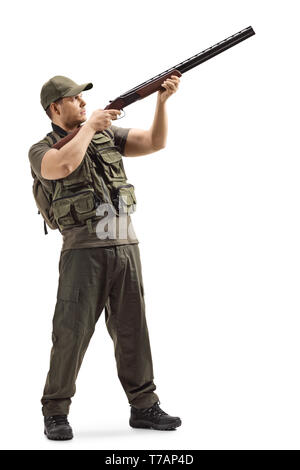 Longueur totale d'un chasseur tir visant avec un fusil isolé sur fond blanc Banque D'Images