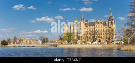 Panorama du château au lac Burgsee à Schwerin, Allemagne Banque D'Images