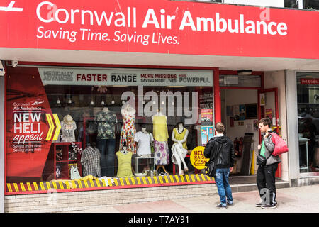 Cornwall Air Ambulance charity shop à Newquay en Cornouailles. Banque D'Images