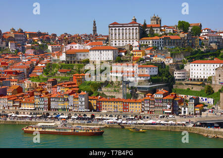 Vue sur la ville et le fleuve Douro à Porto, Portugal Banque D'Images