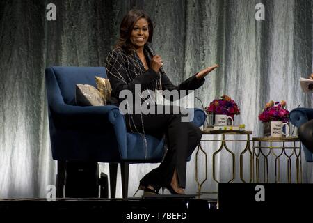 4 mai 2019 - Toronto, Ontario, Canada - Toronto a accueilli l'ancienne Première Dame, Michelle Obama, alors qu'elle voyage le continent sur son livre d', ''devenir''. ''Devenir'' est un récit autobiographique de la première femme de temps au pouvoir. En photo : Michelle Obama (crédit Image : © Angel Marchini/Zuma sur le fil) Banque D'Images