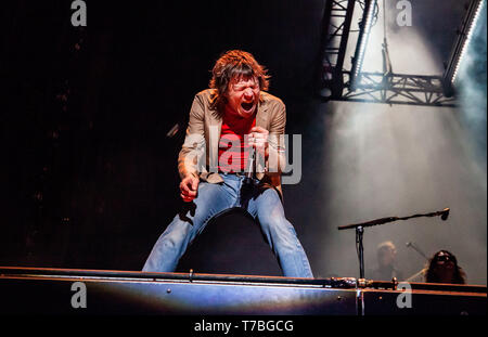 ATLANTA, GÉORGIE - Mai 04 : Matt Shultz et Cage the Elephant effectue au cours de deux jours les genoux fragile Music Festival à Atlanta Central Park sur le 04 mai 2019 à Atlanta, Géorgie. Photo : Ryan Fleisher/imageSPACE/MediaPunch Banque D'Images