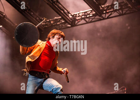 ATLANTA, GÉORGIE - Mai 04 : Matt Shultz et Cage the Elephant effectue au cours de deux jours les genoux fragile Music Festival à Atlanta Central Park sur le 04 mai 2019 à Atlanta, Géorgie. Photo : Ryan Fleisher/imageSPACE/MediaPunch Banque D'Images