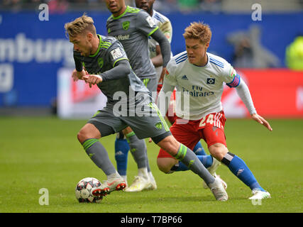 Hamburg, Deutschland. 04 mai, 2019. De gauche à droite : Thomas Pledl (EN), Gotoku SAKAI (HH), des duels, Action, football 2. Bundesliga, 32e journée, Hambourg Hambourg Hambourg (HH) - FC Ingolstadt 04 (EN) 0 : 3, à 04.05. 2019 à Hambourg/Allemagne. ¬ | Conditions de crédit dans le monde entier : dpa/Alamy Live News Banque D'Images