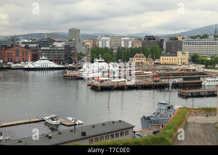 Oslo, Norvège - Jun 15, 2012 : port et ville, Acurbrygge Embankment Banque D'Images