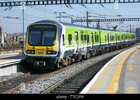 L'Irlande, Dublin Connolly, avril 2010, un service de train Iarnrod Eireann Banque D'Images