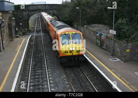 Newbridge station, l'Irlande, avril 2008, un service de train Iarnrod Eireann Banque D'Images